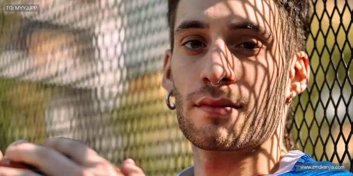 🎧官方正品周边直供，把赛场荣耀穿在身上！🏅